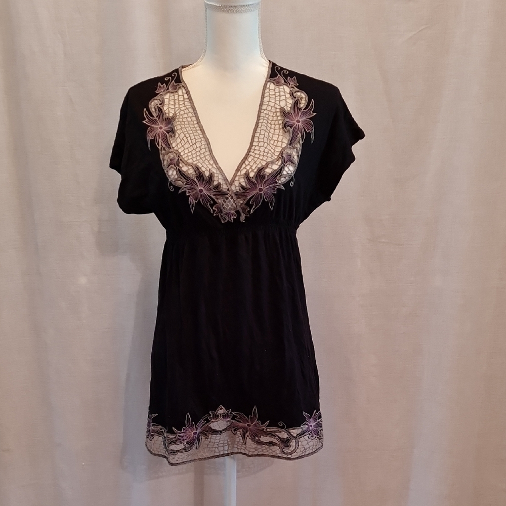 Elegant Black and Purple Embroidered Women's Top In Excellent Used Condition